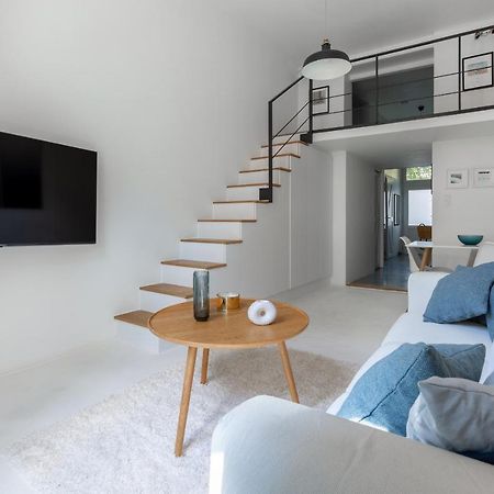 Black And White Apartment Будапеща Екстериор снимка