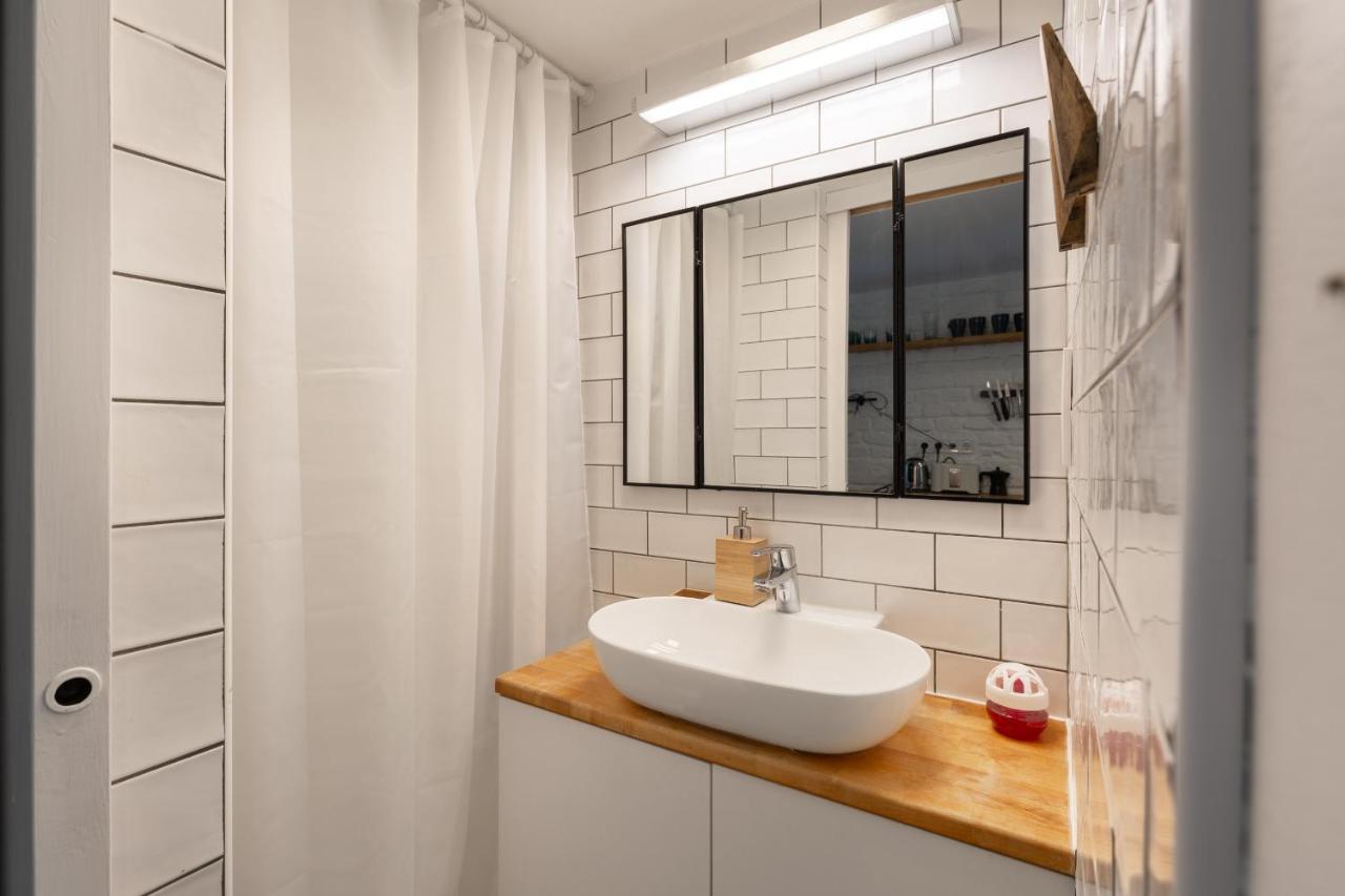 Black And White Apartment Будапеща Екстериор снимка