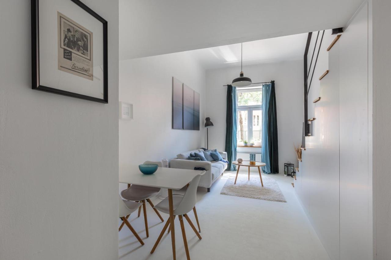Black And White Apartment Будапеща Екстериор снимка