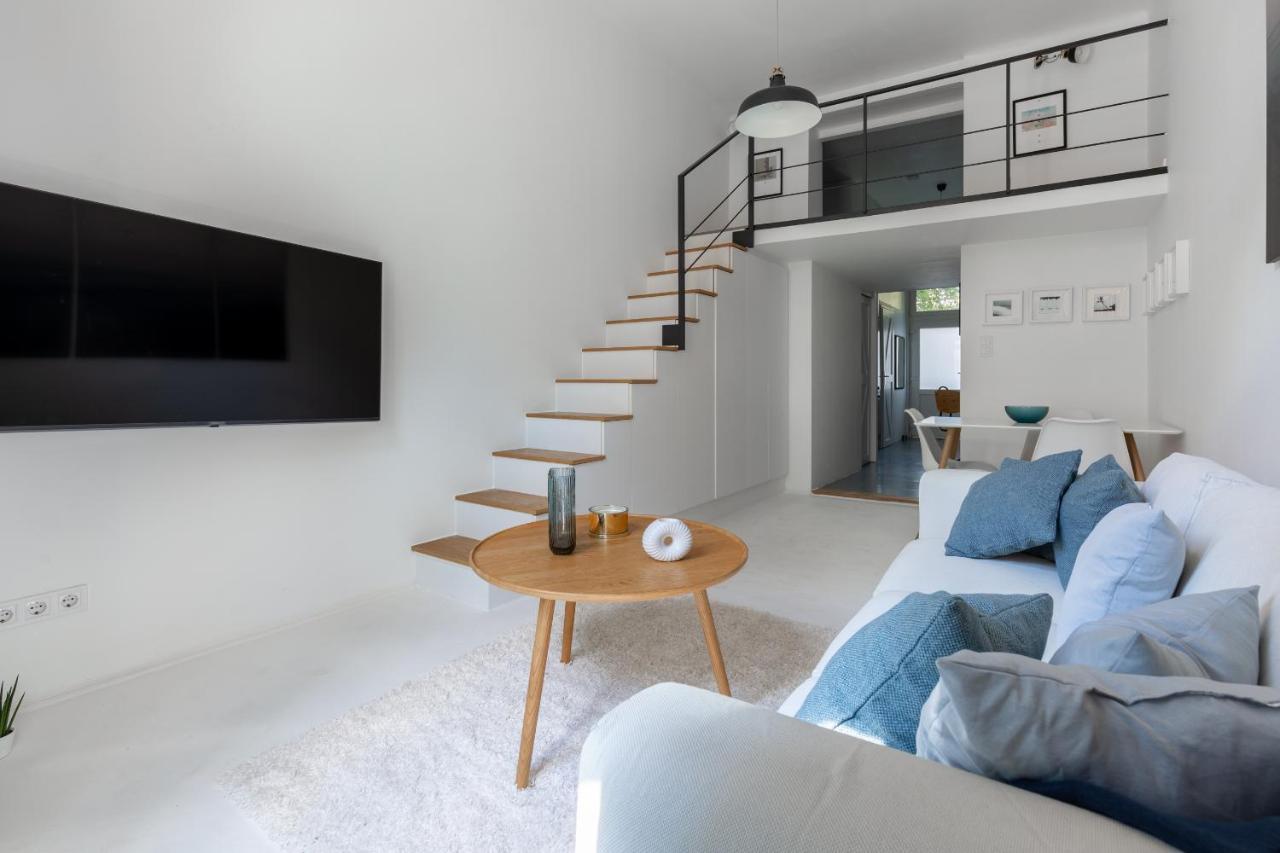 Black And White Apartment Будапеща Екстериор снимка