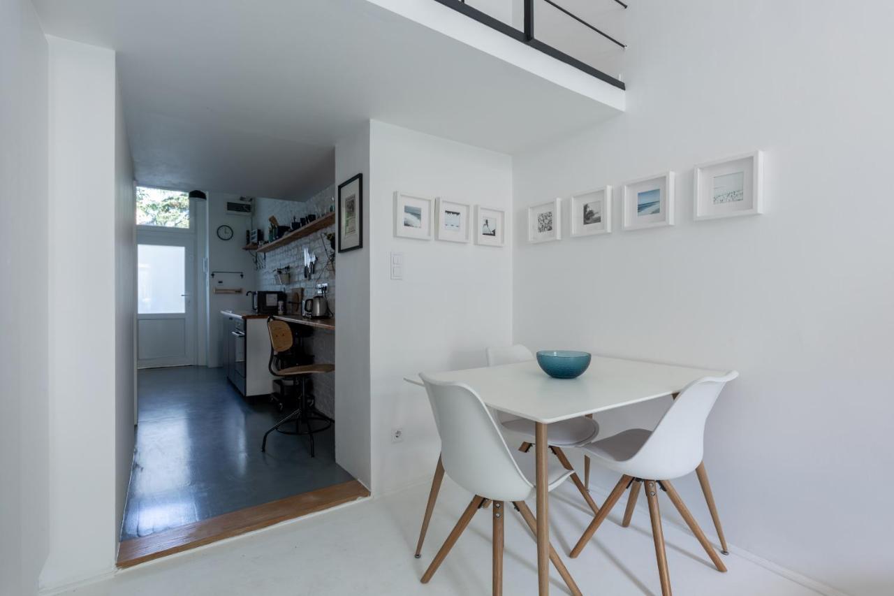 Black And White Apartment Будапеща Екстериор снимка