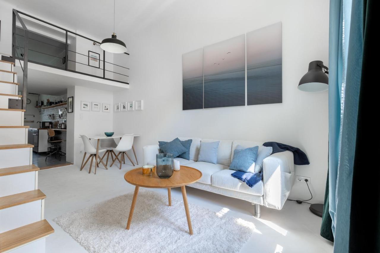 Black And White Apartment Будапеща Екстериор снимка