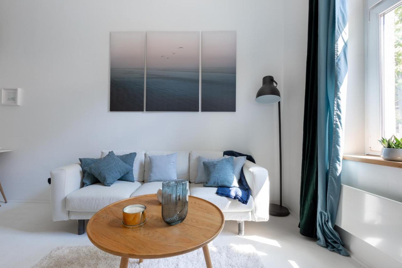 Black And White Apartment Будапеща Екстериор снимка