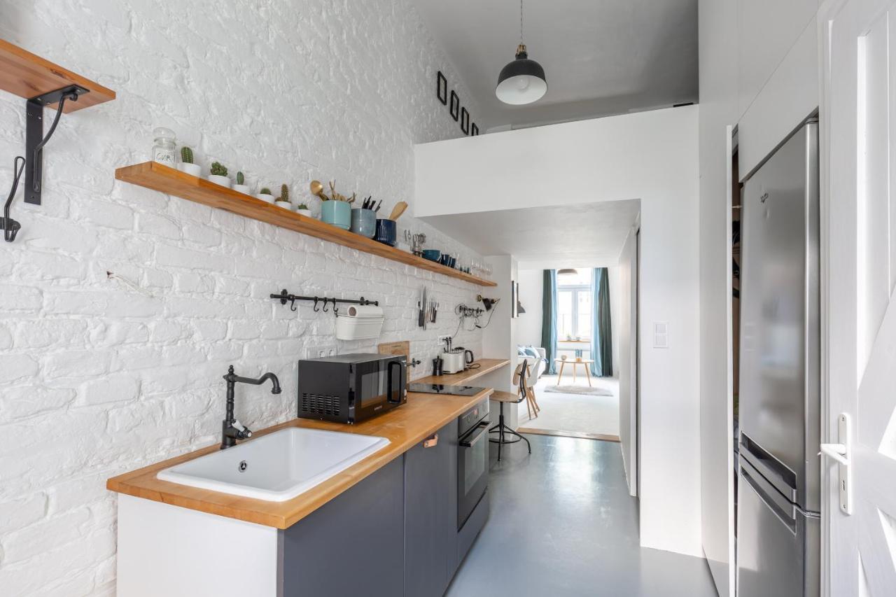 Black And White Apartment Будапеща Екстериор снимка
