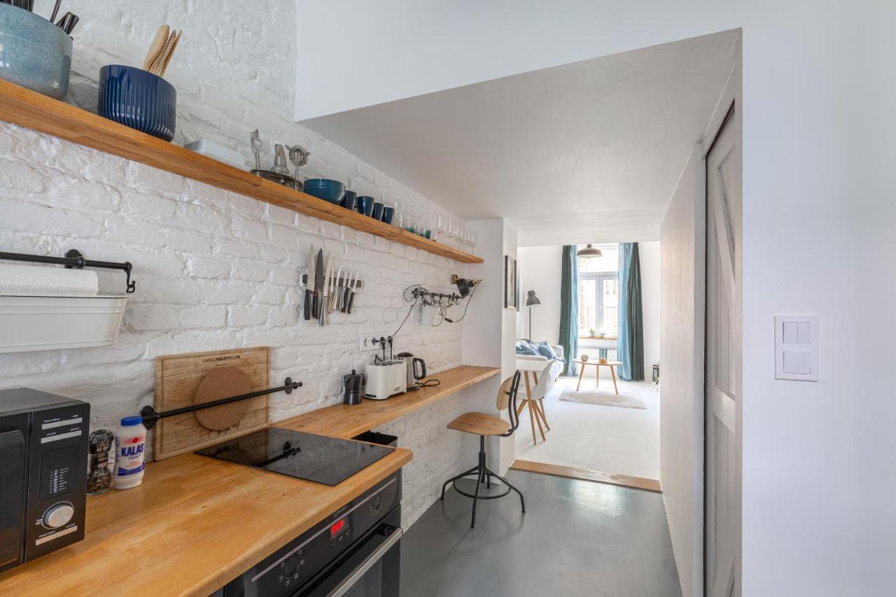 Black And White Apartment Будапеща Екстериор снимка