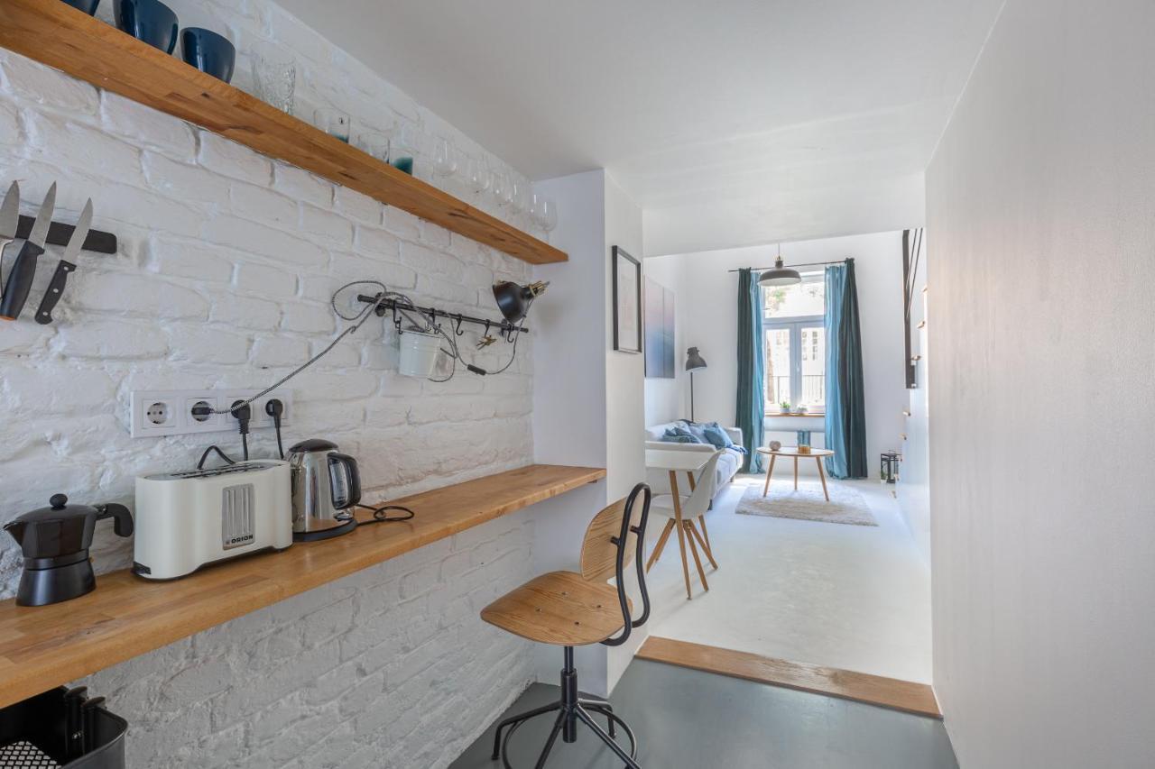 Black And White Apartment Будапеща Екстериор снимка
